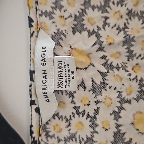 AE Cropped Floral Tee - XS - Picture 2 of 7